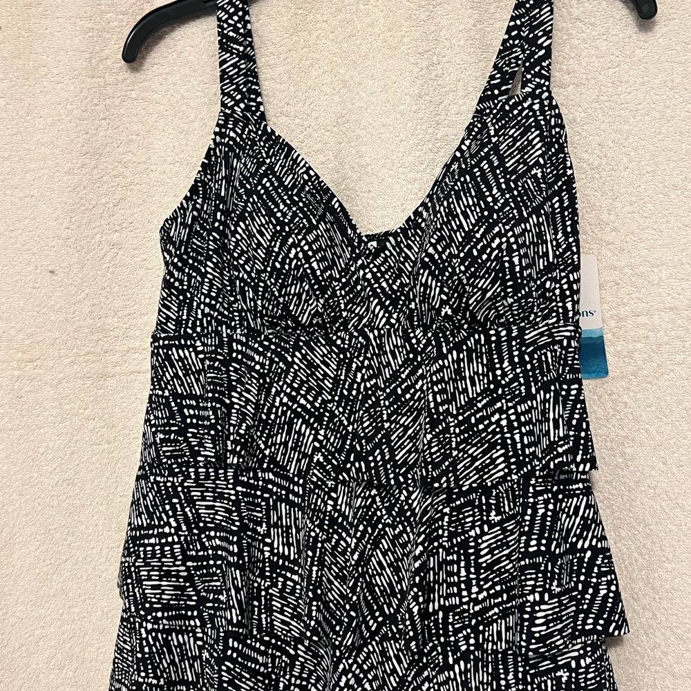 Swim Solutions Black and White Patterned 3 Tiered Tankini NWT Size 14